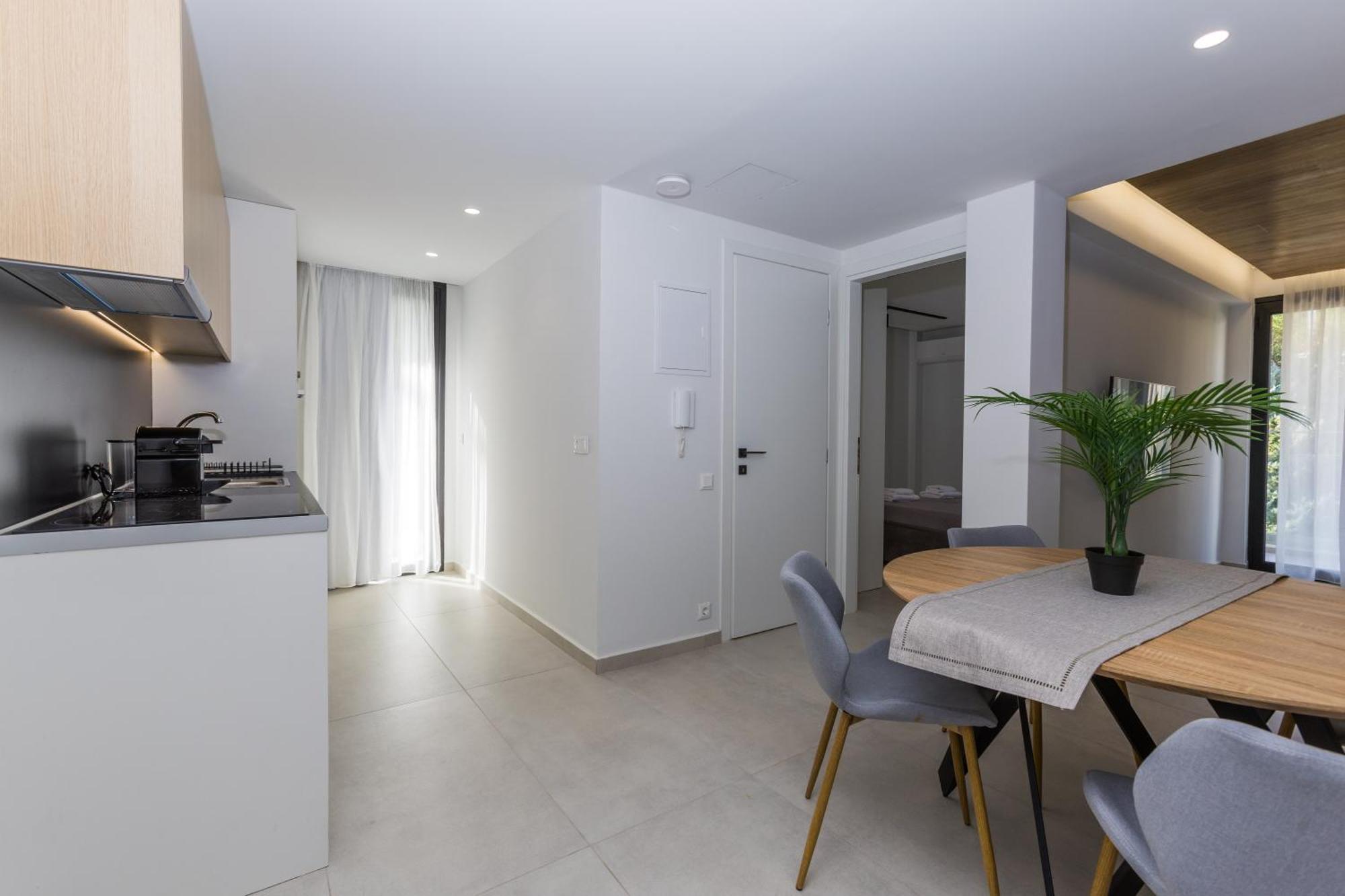 Varkiza Luxury Suites By Raise Vari  Exterior photo